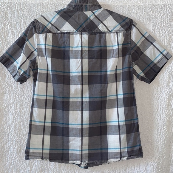 Rock & Republic Plaid Short Sleeve Button Up Shirt - Picture 3 of 6